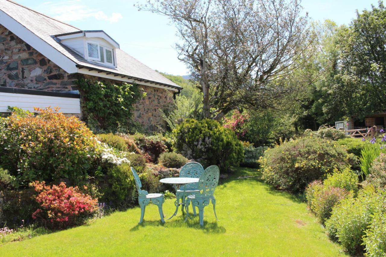 Dolgun Uchaf Historic B&B And Cottages In Snowdonia Dolgellau Exterior photo